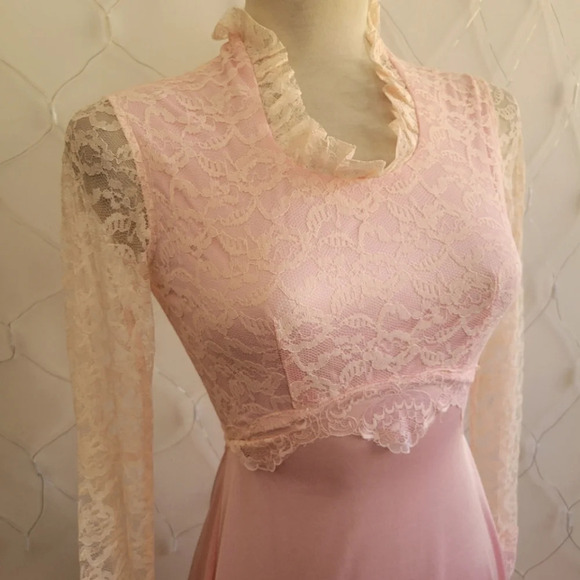 70s Formal Maxi Length Gown / Lace Details / Size XS - Picture 3 of 11